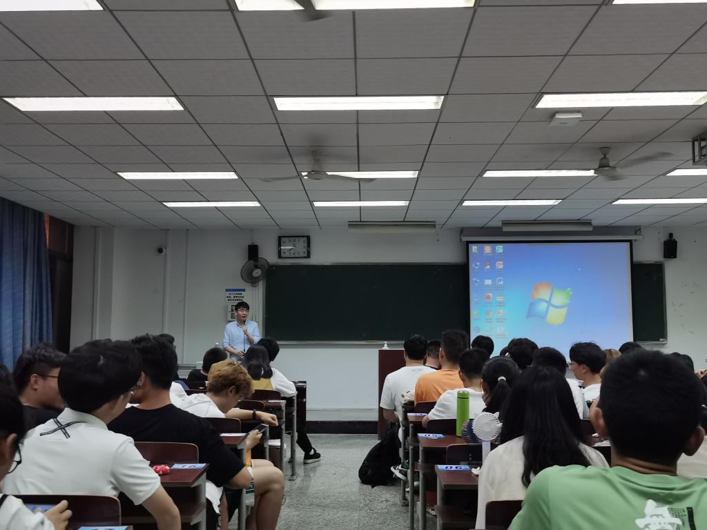 专业分流宣讲照片2